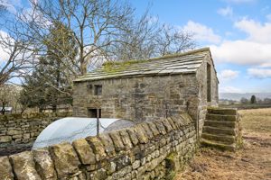 Carr Farm stone barn- click for photo gallery